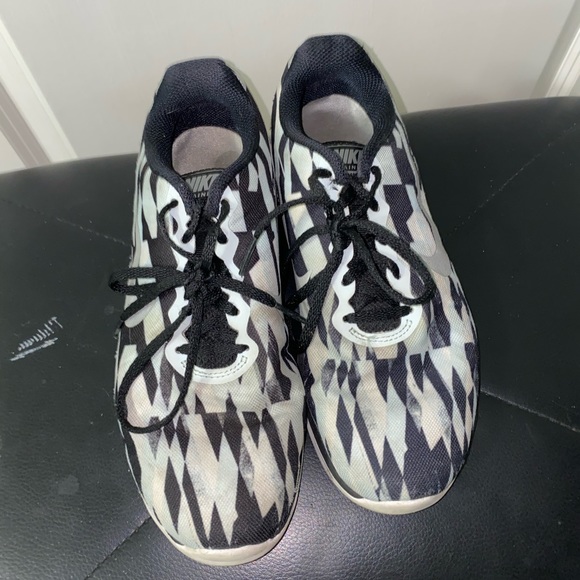 Nike Shoes - 🍉NIKE Tennis Shoes